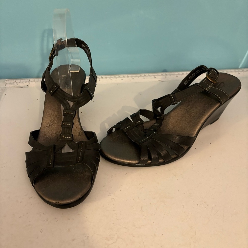 Clark’s bendables women’s black wedge heel sandals in size  10‎